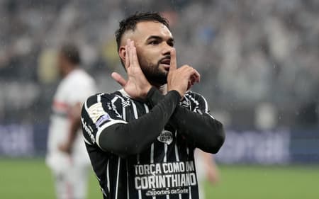 Raniele, do Corinthians, comemora gol contra o São Paulo