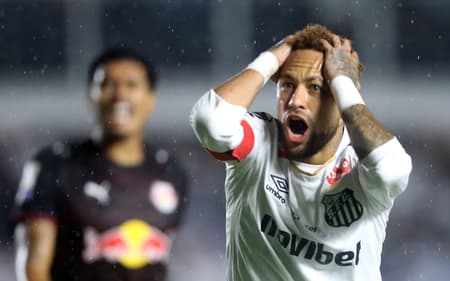 Neymar abre o placar diante do Bragantino pelo o Campeonato Brasileiro. (Foto: Guilherme Dionizio/Código 19/Folhapress)