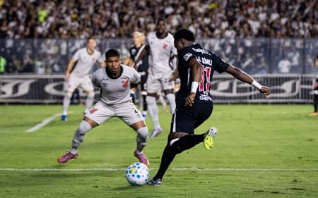 Vasco e Athletico duelam em São Januário (Foto: Alexandre Maia/MyPhoto Press/Folhapress)