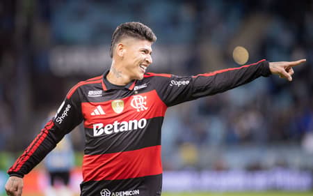 Carrascal abriu o placar diante do Grêmio, fora de casa. (Foto: Maxi Franzoi/AGIF/Folhapress)