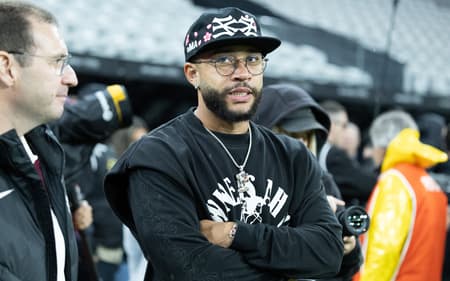 Memphis Depay tem contrato com o Corinthians até o meio do ano (Foto: RENATO PADALKA/EKOBANPRESS/FOLHAPRESS)