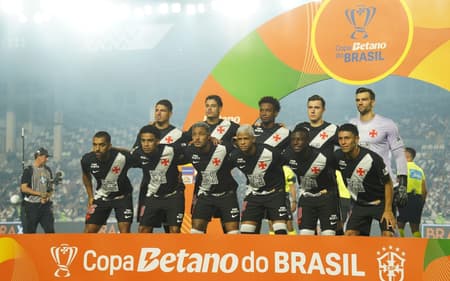 Time do Vasco antes de enfrentar o Paysandu (Foto: Leonardo Antonio/Thenews2/Folhapress)