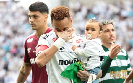 Neymar se emociona em partida do Santos pelo Campeonato Brasileiro. (Foto: Peter Leone/Ofotográfico/Folhapress) ORG XMIT: Repórter Fotográfico)