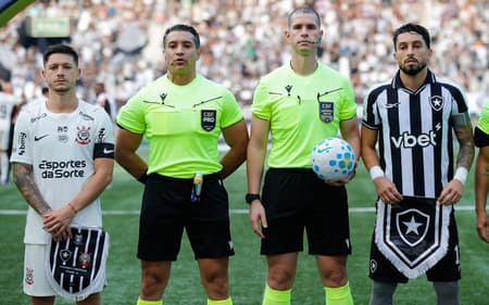 Botafogo e Corinthians se enfrentam pelo Brasileirão (Foto: Rudy Trindade /Themapress /Folhapress)