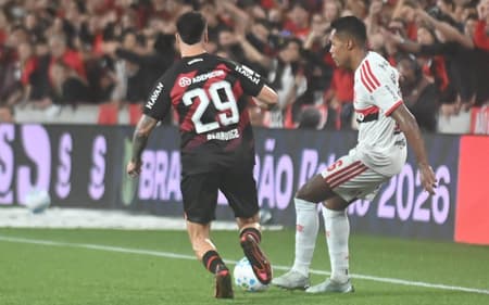 O lance em questão, envolveu Lucas Paquetá e Felipinho (Foto: Ernani Ogata/Código 19/Folhapress)