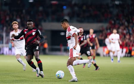 Athletico-PR e Flamengo pelo Brasileirão (Foto: Nauan Vitor/MyPhoto Press/Folhapress)