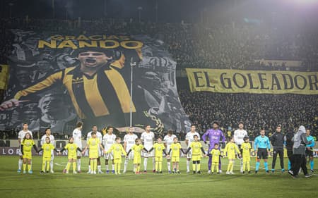 Peñarol x Corinthians terminou empatado em 1 a 1 (Foto: Gaston Britos/FocoUy/DiaEsportivo/Folhapress)
