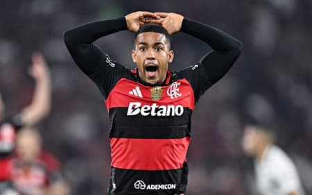Samuel Lino marcou em Flamengo x Coritiba (Foto: André Fabiano/Código 19/Folhapress)
