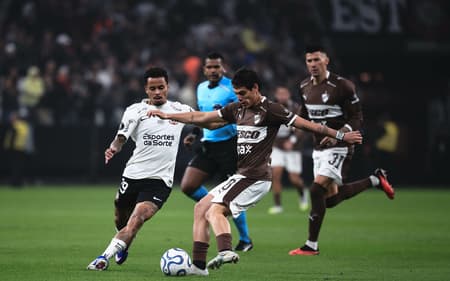 Corinthians e Platense pela Libertadores (Foto: Ettore Chiereguini/AGIF/Folhapress)