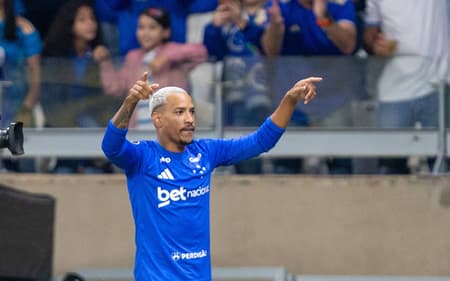 Matheus Pereira foi o destaque da classificação do Cruzeiro na Libertadores (Foto: Fernando Moreno/AGIF/Folhapress)