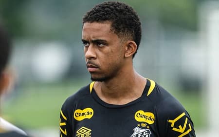 João Alencar durante treino do Santos no CT Rei Pelé. (Reinaldo Campos/ Santos FC)