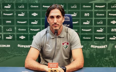 Zubeldía em entrevista coletiva (Foto: Marcelo Gonçalves/ Fluminense FC)