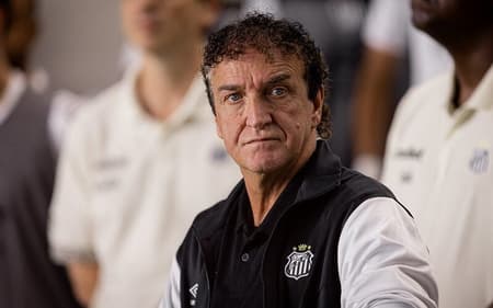 Cuca durante partida do Santos contra o Coritiba, na Vila Belmiro. (Foto: Raul Barletta/ Santos FC)