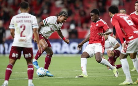 John Kennedy em ação na derrota do Fluminense para o Inter (Foto: Marcelo Gonçalves/Fluminense)