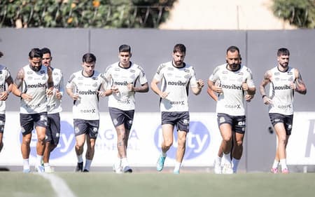Elenco do Santos treina no CT Rei Pelé. (Foto: Raul Barletta/ Santos FC)