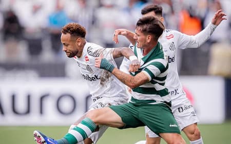 Neymar atuando diante do Coritiba, na Neo Química Arena. (Foto: Raul Barletta/ Santos FC)