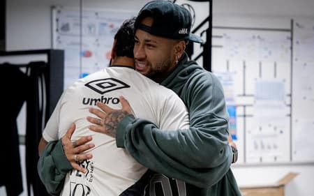Neymar celebra convocação para Seleção Brasileira no CT Rei Pelé. (Foto: Raul Barletta/ Santos FC)