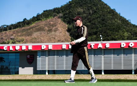 Leonardo Jardim durante treino no Ninho do Urubu (Foto: Gilvan de Souza/Flamengo)
