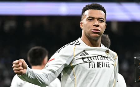 Mbappé comemora gol do Real Madrid contra o Levante (Foto: Javier SORIANO / AFP)