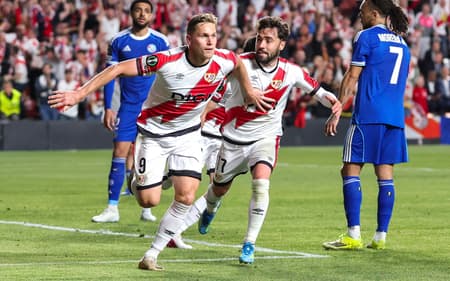Rayo Vallecano's Brazilian forward #09 Alexandre Zurawski "Alemao" celebrates scoring his team's first goal during the UEFA Conference League semi final first leg football match between Rayo Vallecano de Madrid and RC Strasbourg Alsace at Vallecas Stadium in Madrid on April 30, 2026. (Photo by Pierre-Philippe MARCOU / AFP)