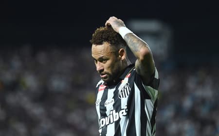Neymar em ação contra o Recoleta (Foto: DANIEL DUARTE / AFP)