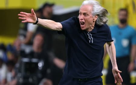 Jorge Jesus está gritando enquanto o Al-Nassr é campeão da Liga Saudita