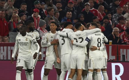 Jogadores do Real Madrid comemorando gol na Champions League (Foto: Karl-Josef Hidenbrand/AFP)
