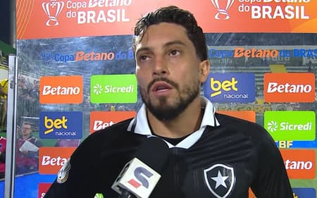 Alex Telles aponta culpado pela eliminação do Botafogo na Copa do Brasil
