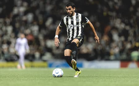 Alonso pelo Atlético contra o Puerto Cabello (Foto: Pedro Souza / Atlético)