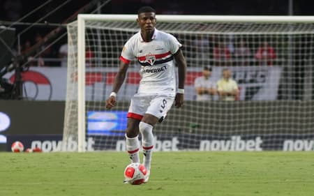 Zagueiro foi contratado em 2017, somando nove anos pelo clube (Foto: Nilson Fukuda / São Paulo)