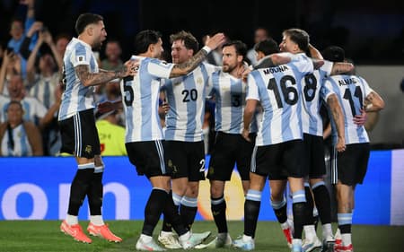 Argentina comemora gol nas Eliminatórias contra o Brasil