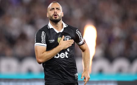 Arthur Cabral celebra seu gol pelo Brasileirão em Botafogo x Corinthians