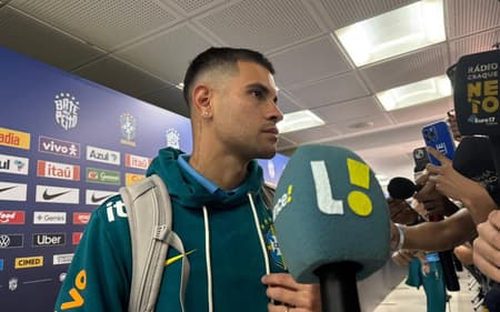 Bruno Guimarães conversa com a imprensa após vitória do Brasil sobre o Panamá
