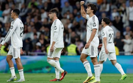 Gonzalo García comemora primeiro gol do Real Madrid sobre o Oviedo, pela La Liga