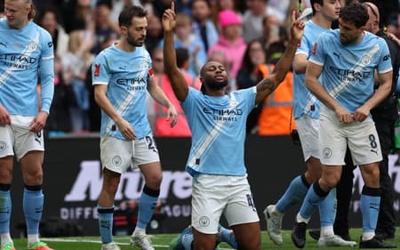 Semenyo comemora gol do Manchester City sobre o Chelsea na final da FA Cup