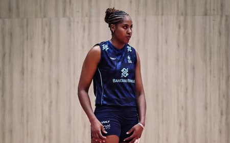 Ana Cristina em treino da Seleção Brasileira Feminina de Vôlei