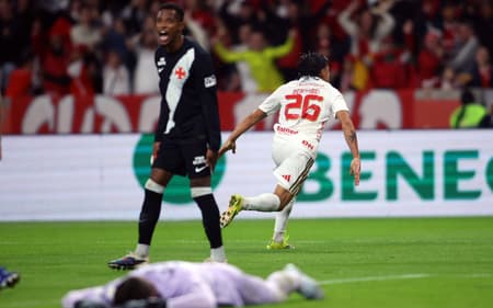O Internacional goleou o Vasco por 4 a 1 pelo Brasileirão (Foto: Edu Andrade/Fatopress/Folhapress)