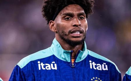 Hugo Souza está com a Seleção Brasileira (Foto: Reprodução/Instagram)