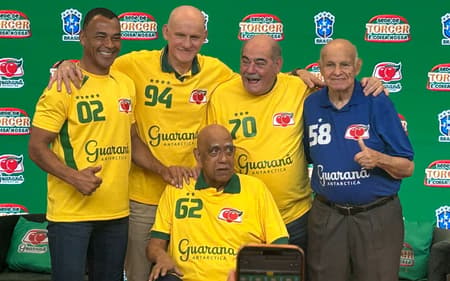 Cafu, Taffarel, Rivelino, Pepe e Mengálvio em evento da Seleção Brasileira