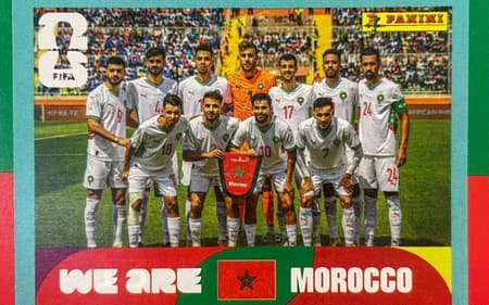 Jogadores da equipe B de Marrocos perfilados.
