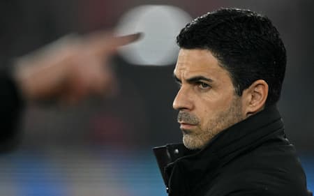 Mikel Arteta na derrota do Arsenal por 2 a 1 sobre o Southampton pela Copa da Inglaterra (Foto: Glyn KIRK / AFP)