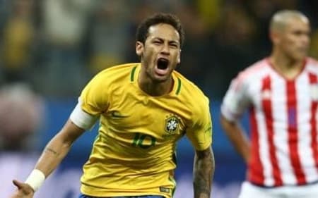 Neymar comemora o gol marcado na partida contra o Paraguai