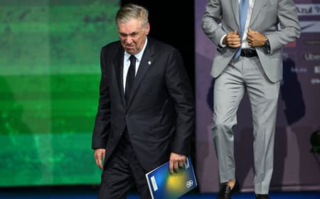 Carlo Ancelotti deixa o Museu do Amanhã após anunciar a convocação para a Copa do Mundo de 2026 (Foto: Mauro Pimentel/AFP)
