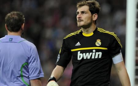 Casillas em ação pelo Real Madrid (Foto: Christof Stache / AFP)