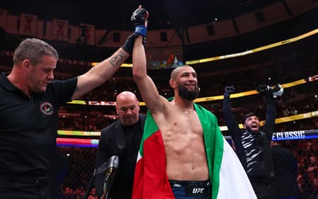 Chimaev após vitória sobre Du Plessis no UFC 319 (Foto: Divulgação/UFC)