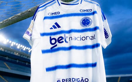 Camisa do Cruzeiro (Foto: Marco Galvão/Cruzeiro)