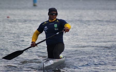Isaquias Queiroz durante a disputa da Copa do Mundo de Canoagem Velocidade na Alemanha