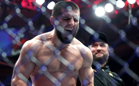 Islam Makhachev vence cinturão contra Jack Della Maddalena 322 (Foto: Ishika Samant/Getty Images/AFP)