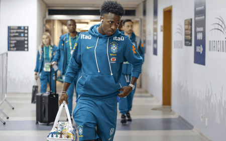 Vini Jr na chegada ao Maracanã para Brasil x Panamá