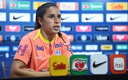 Rafaelle durante entrevista coletiva. (Foto: Lívia Villas Boas/CBF)